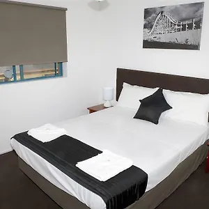 Karana Palms Surfers Paradise